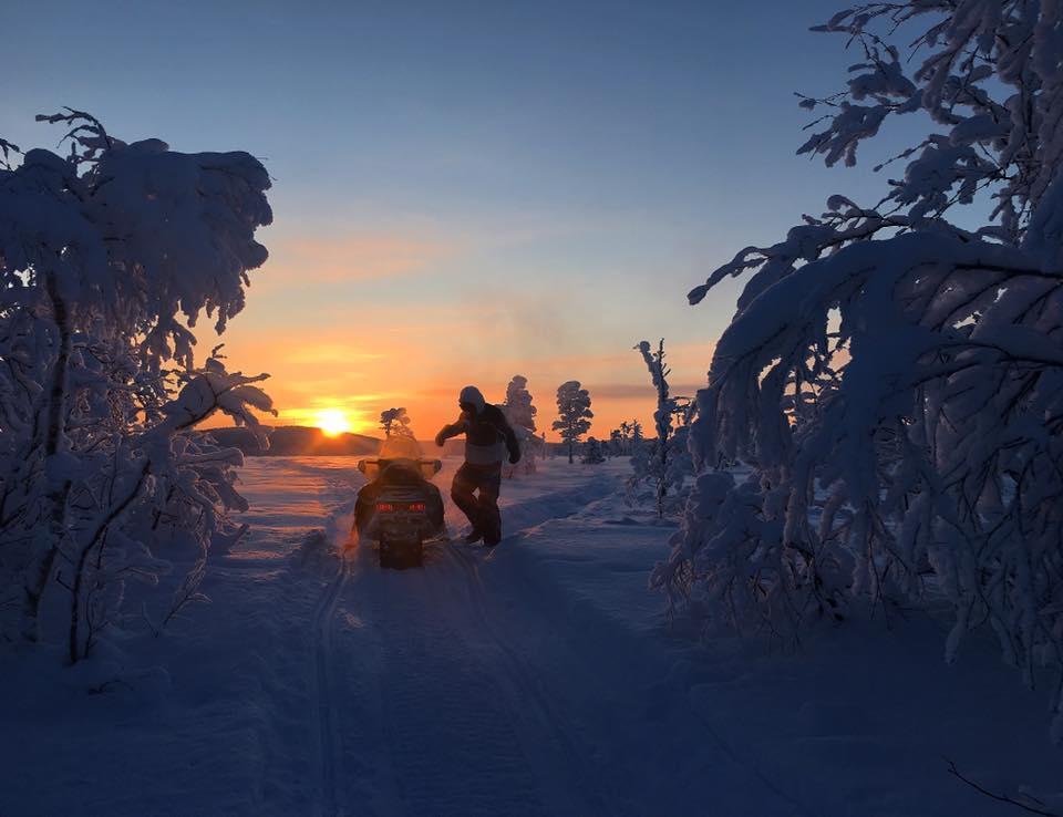 Camp Caroli Wooden Cabins Jukkasjarvi Bagian luar foto